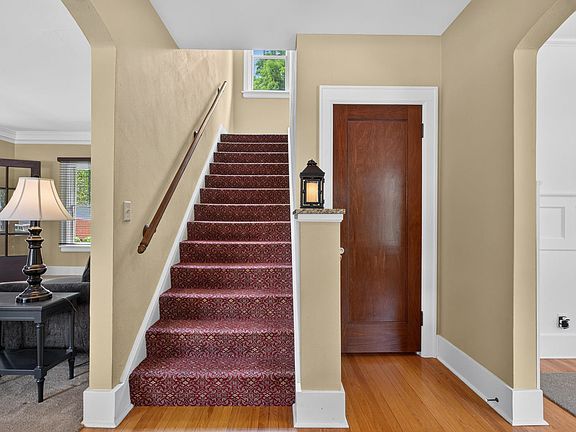 5th image of 46 Kenwood Ave
