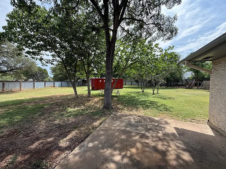 1009 Swallow Dr — Photo 19