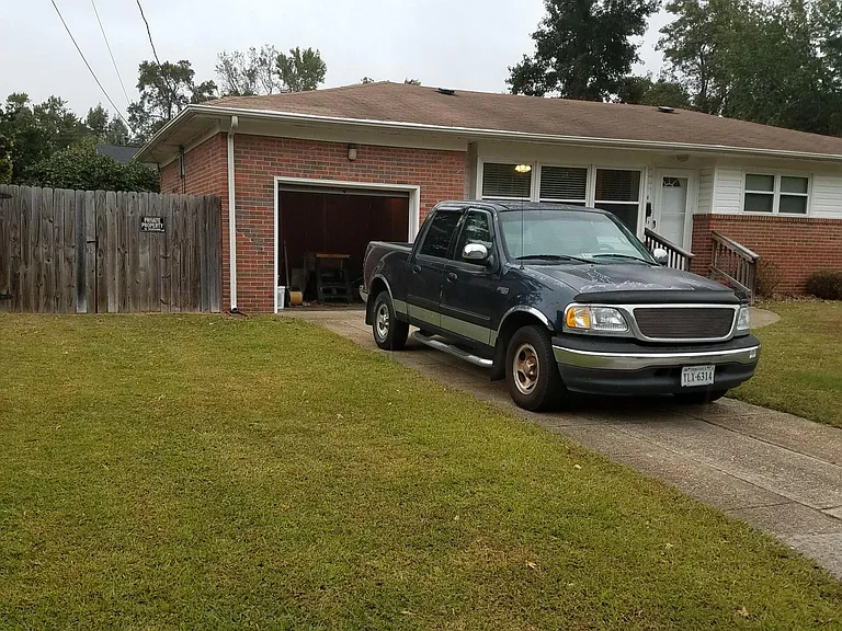 1716 Skyline Dr — Photo 2