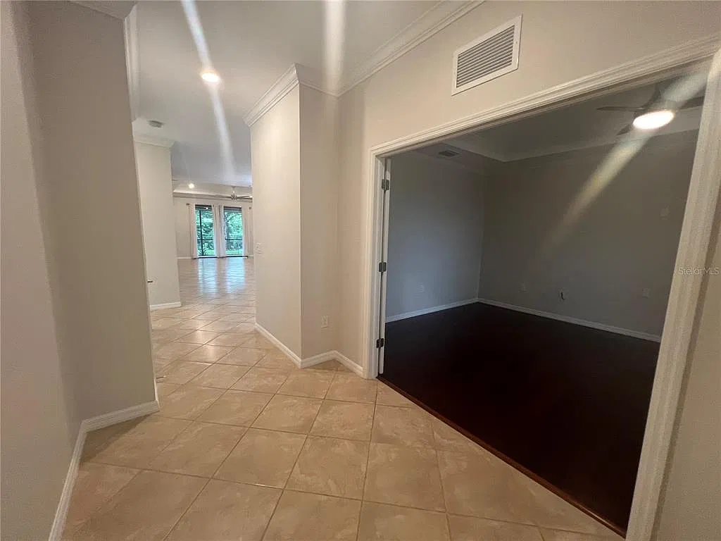 3 bed, 2.0 bath, 1955 sqft, $2,200 — Photo 4