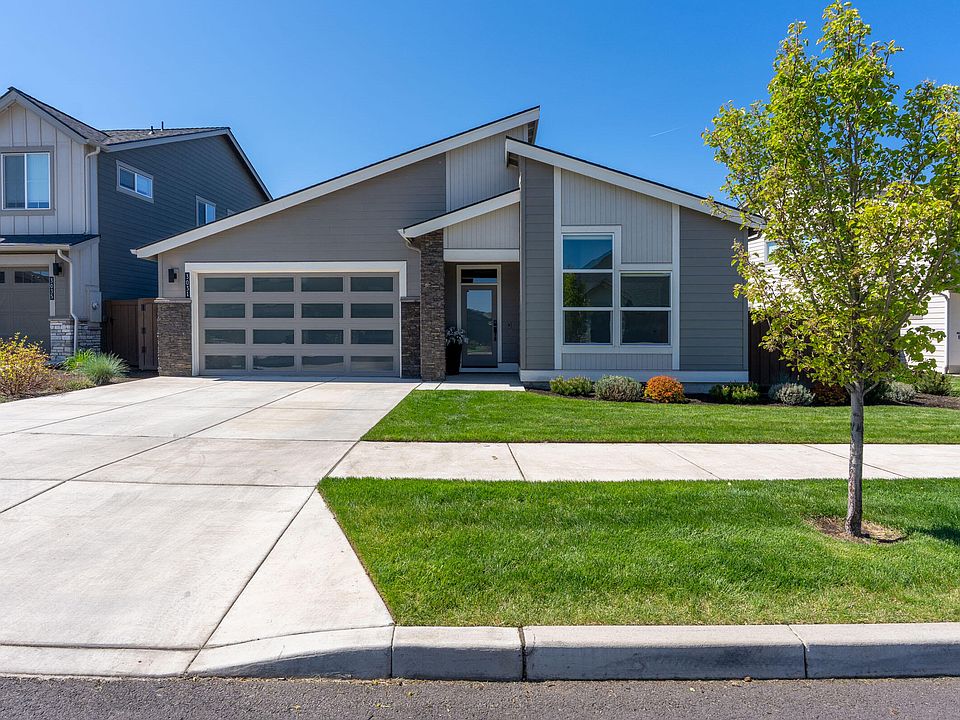 1st image of 3031 NE Moreno Pl