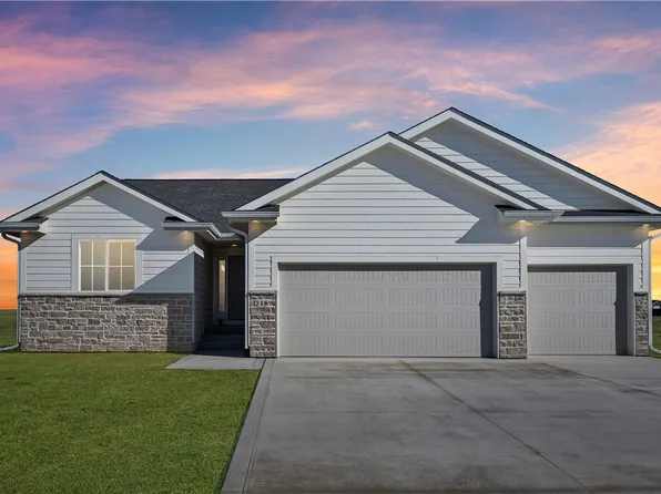 316 11th St NW, Bondurant, IA 50035