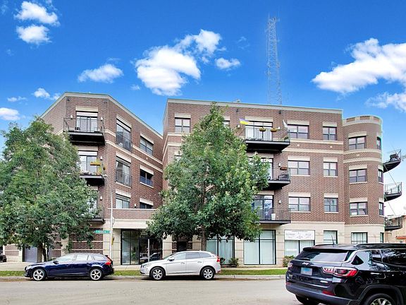 3rd image of 3028 W Roscoe St APT 203