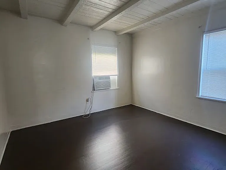 1550 N Arrowhead Ave — Photo 8