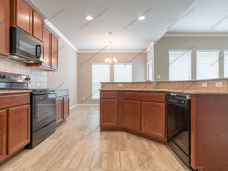 727 Cross Dr — Photo 5