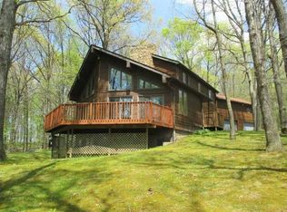 189 Airlane Dr, Hookstown, PA 15050