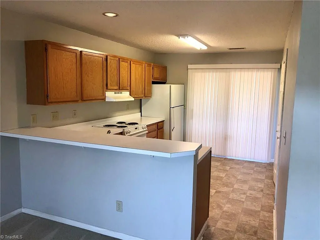 2 bed, 862 sqft, $1,200 — Photo 3
