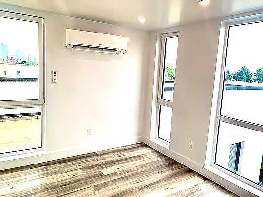 2nd image of 198 Kingsland Ave #5