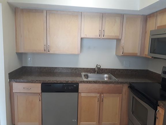 2nd image of 35 Briarwood Ln APT 2