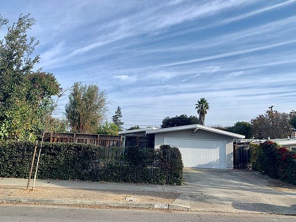 2nd image of 322 Hiddenlake Dr