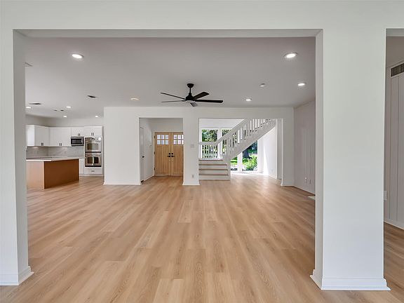 5th image of 26 Cherry Hill Dr