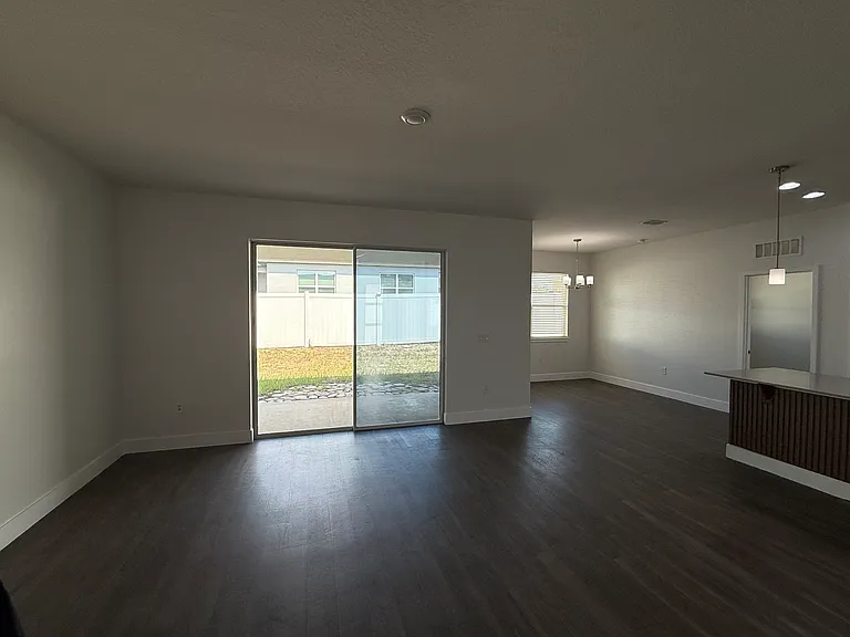 880 Colville Dr — Photo 9