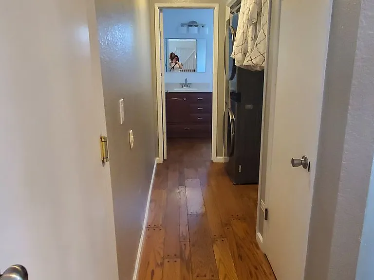 8700 Brittany Park Dr — Photo 18