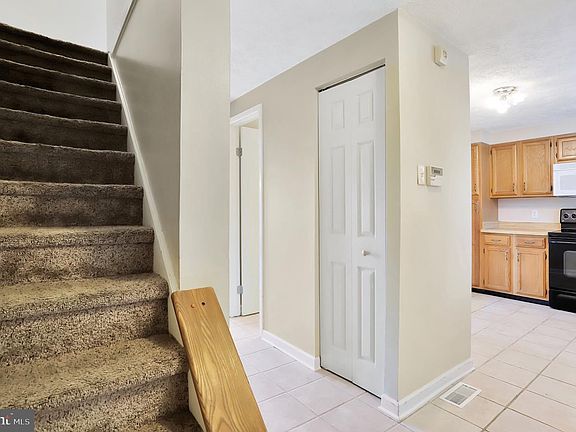 3rd image of 218 Lily Ct