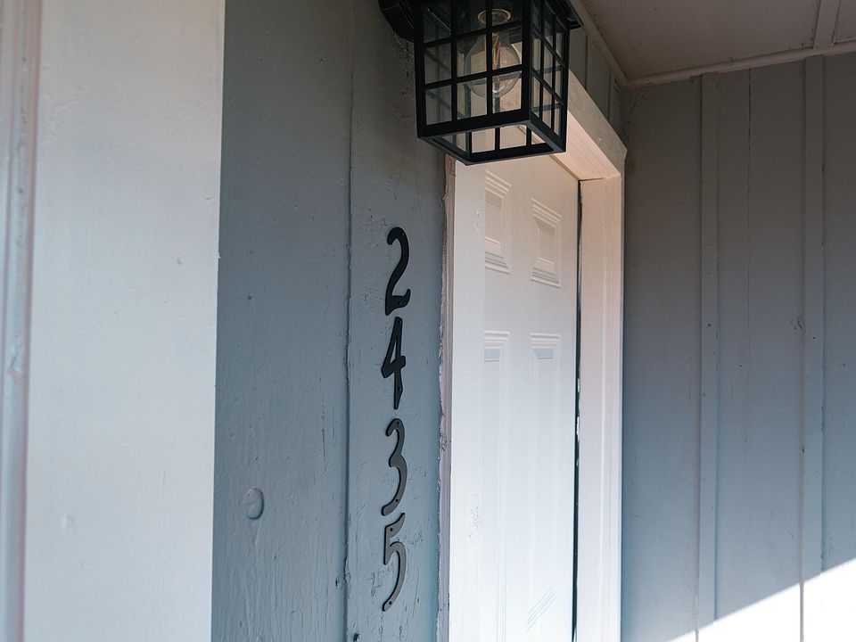1st image of 2435 Cincinnati Ave