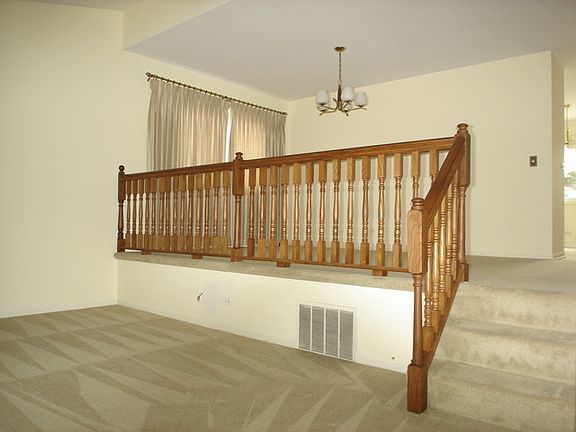 5th image of 619 N Greenwood Dr