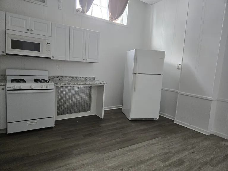 1263 Stuyvesant Ave #1 — Photo 3