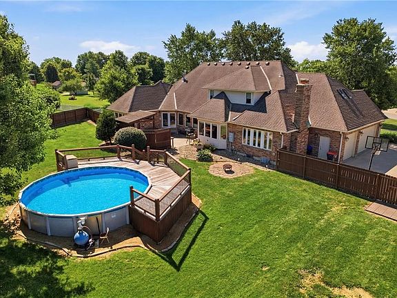 2nd image of 15586 Cedar Ln