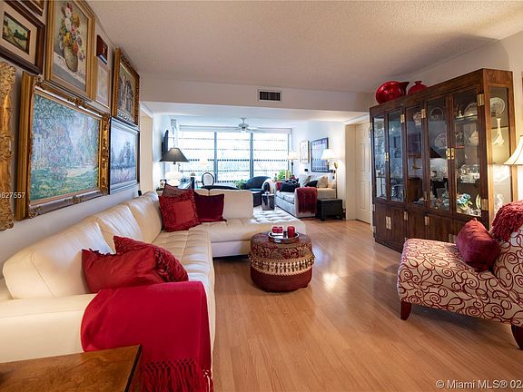 4th image of 1715 Whitehall Dr APT 201