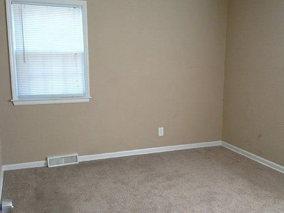 5th image of 7529 Oakland Ave