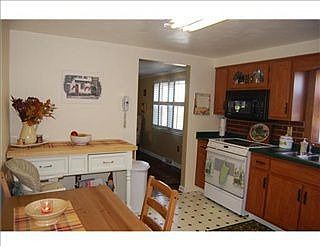 3rd image of 8881 Oak St