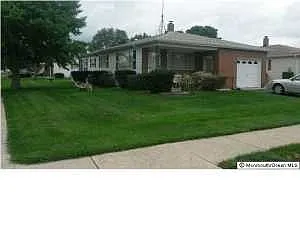 215 Port Royal Dr photo 1