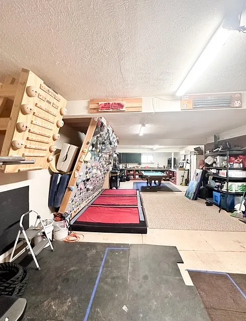 4 bed, 2240 sqft, $1,050 — Photo 4