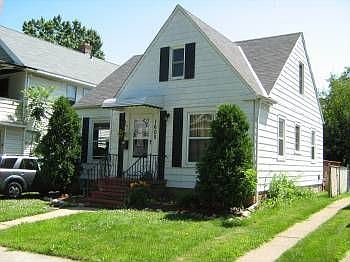 1st image of 1605 Victoria Ave