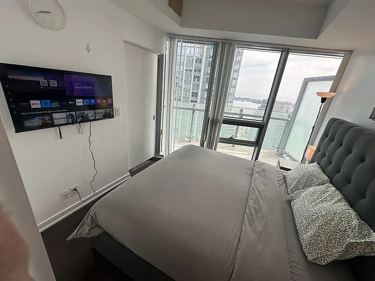 12 York St #3302C — Photo 2