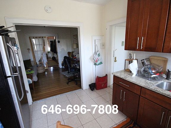 2nd image of 48A Vernon Ave APT 3