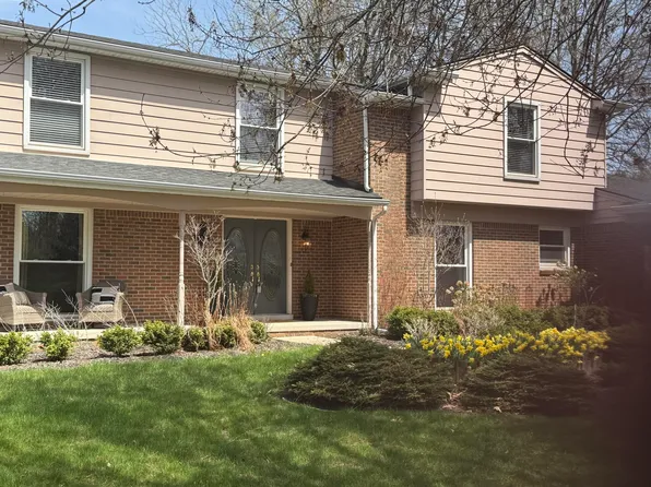 8820 Thorntree Dr, Grosse Ile, MI 48138