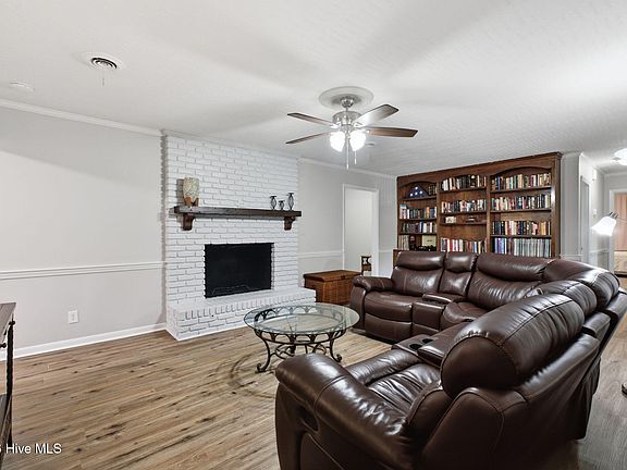 3rd image of 1223 Oakdale Road