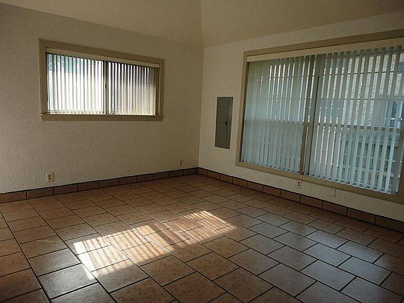 4th image of 601 S Main St