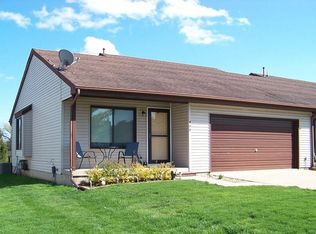408 Clearwater Dr, Champaign, IL