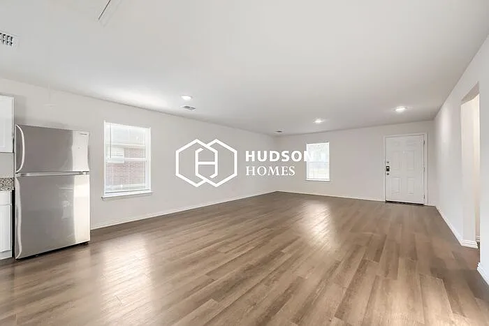 3 bed, 1.0 bath, 1200 sqft, $1,395 — Photo 4