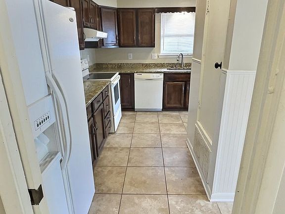 4th image of 2703 Catherine Dr