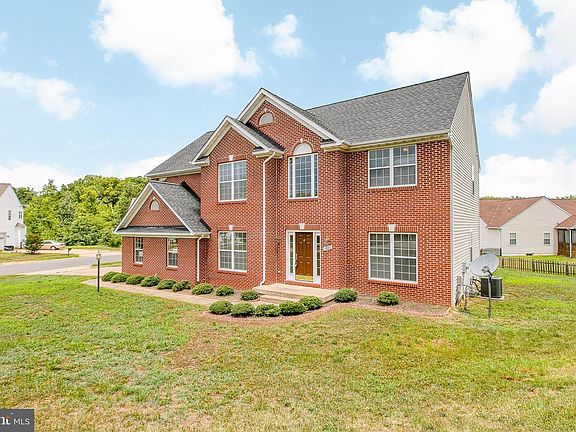2nd image of 1006 Great Oaks Ln