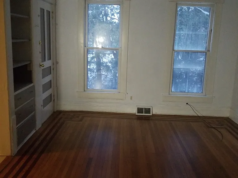 37 Marshall Ave #1/2 — Photo 6