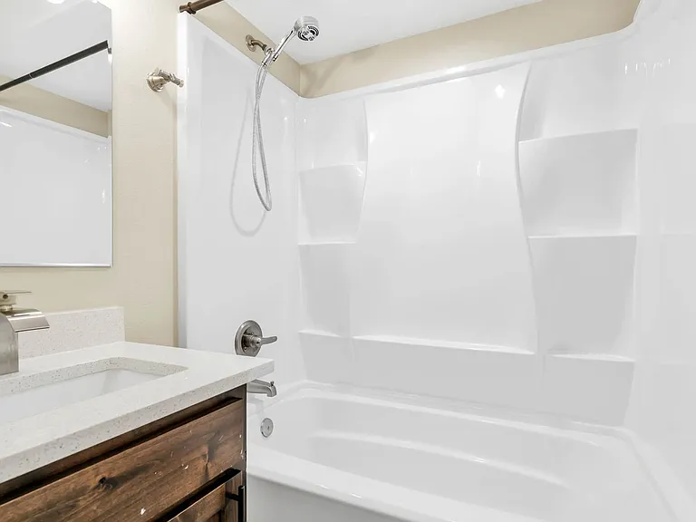 Cape Lee Apartments 2 & 3 Bedroom 1 Bathroom units — Photo 19