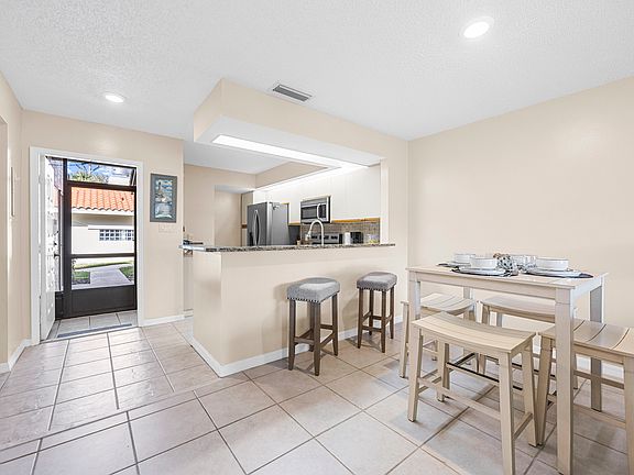 3rd image of 1141 Country Club Dr #1012