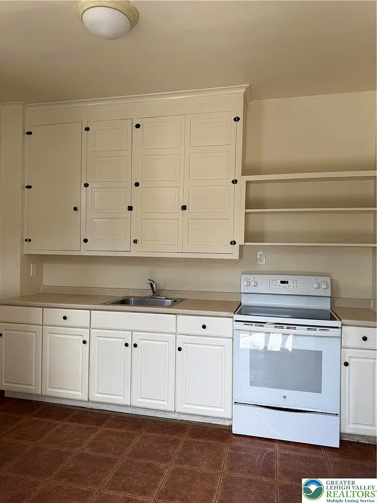 3 bed, 1.0 bath, 1000 sqft, $1,450 — Photo 4