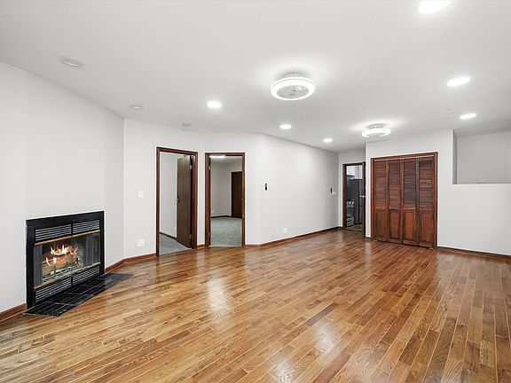 2nd image of 226 N Wilmette Ave