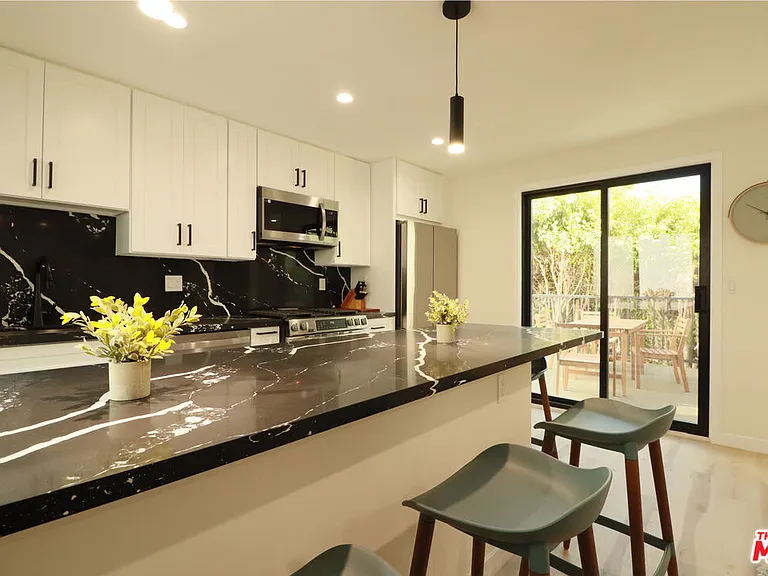 918 N San Vicente Blvd #F — Photo 7