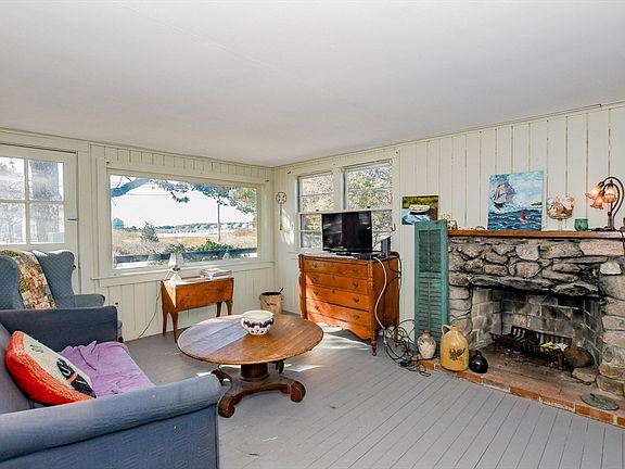 3rd image of 18 Ormond Dr