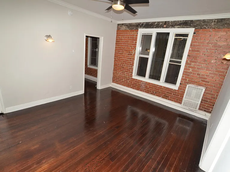 La Chandelle Apts...Charming building...Renovated Apartments Available...Hardwood Floors! — Photo 15