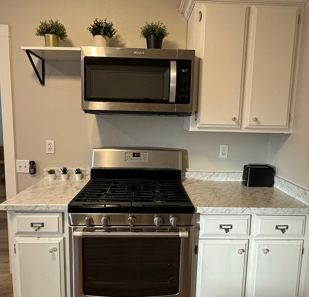 2 bed, 1.5 bath, 735 sqft, $3,000 — Photo 4