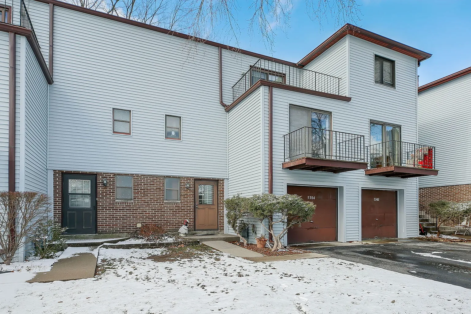 5304 Newport Dr photo 1