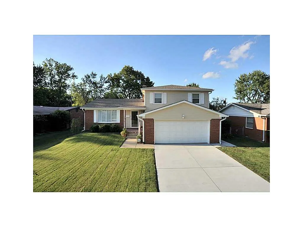 1735 Desoto Ln photo 1
