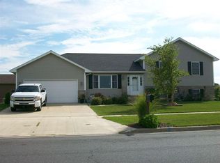 451 Stonehaven Dr, Sun Prairie, WI 53590