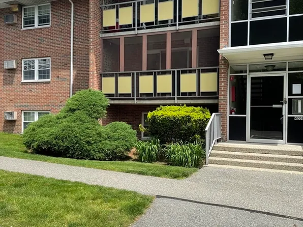206 Rock St APT M5, Norwood, MA 02062